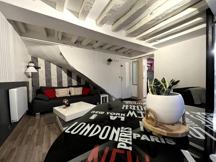 The Red And Black Retreat - Fontainebleau Center ภายนอก รูปภาพ